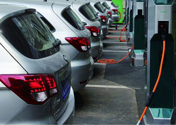 Odkryty ISO9001 Digital Signage Charge 70 cali DDW-AD7001S do samochodów energetycznych 2500 nitów